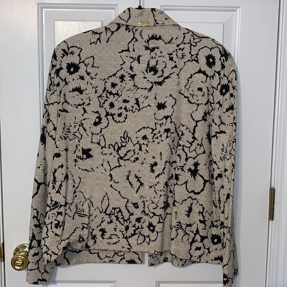 ST. JOHN SPORT BY MARIE GRAY JACKETS AND COATS - Picture 7 of 10